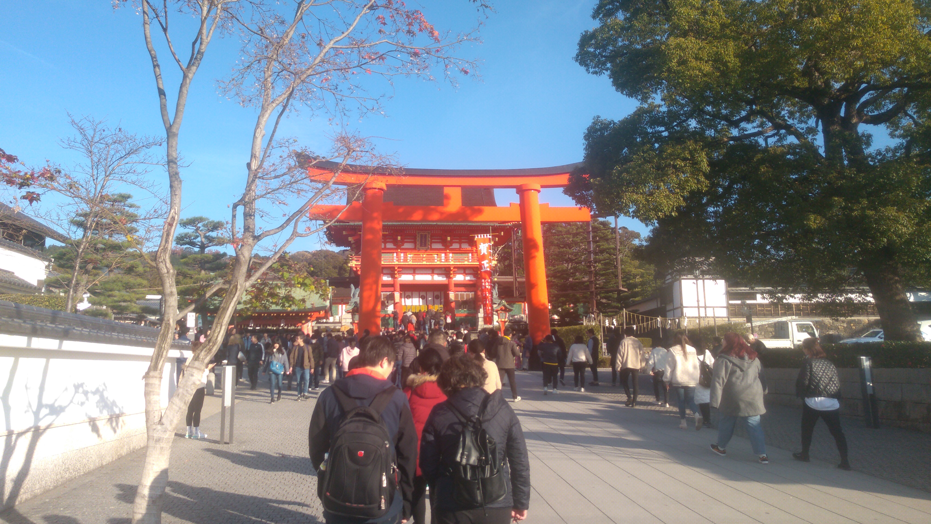 Quantité de gens au Fushimi, à l'entrée.